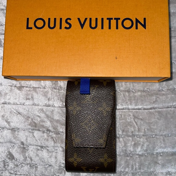 Louis Vuitton Accessories - Louis Vuitton preloved cigarette case excellent condition comes with box .